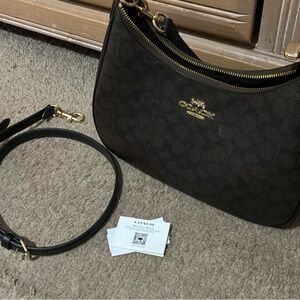 Coach Dark Brown Shoulder Bag
Terri hobo